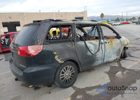 2010 Toyota Sienna Xle z USA, uszkodzony, nr VIN 5TDYK4CC3AS306697